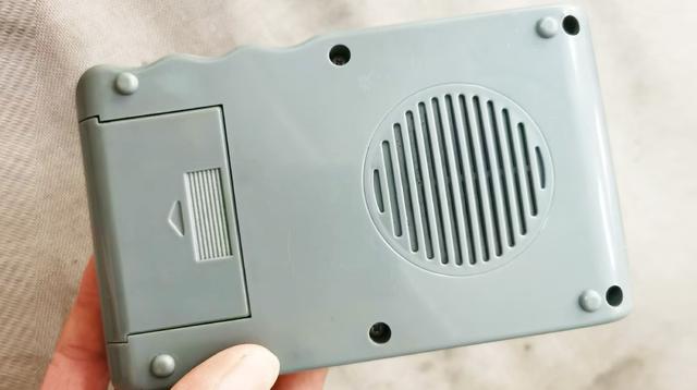 内置俄罗斯方块玩到爆，这台国产迷你游戏机，一代人的共同记忆