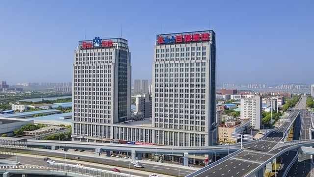 广告收入缩水，百度动刀最大钱袋，核心搜索业务面临 AI 转型阵痛