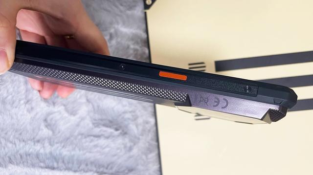 电池容量达到10800mah，拥有满级三防特性，这款国产智能机足够强