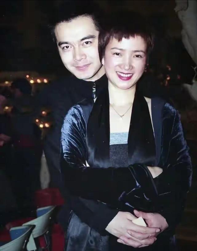 何晴生前最后露面照：开颅手术一年	，变化大到不敢认！