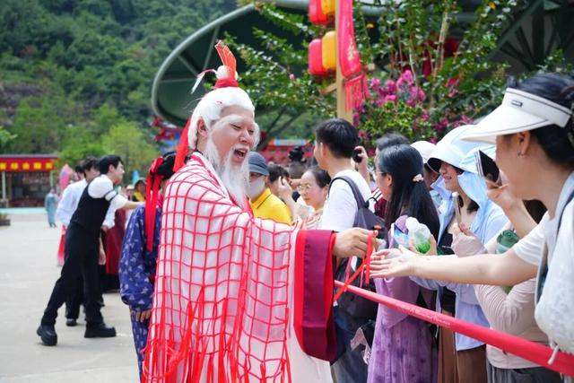 心动了无数次！男神@故里 领衔花美男舞动观音山，浪漫指数爆棚