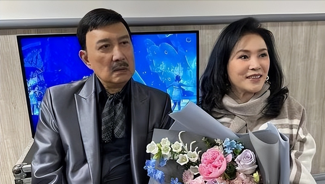 从歌王沦为“台独”的他，赔光家产还欠下百万债务，如今晚年凄凉
