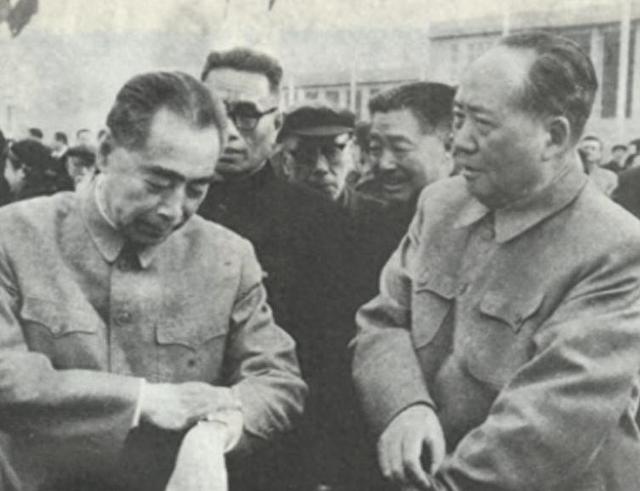 贴身保护毛主席30年，汪东兴晚年后悔道：当年瞎了眼让主席用此人