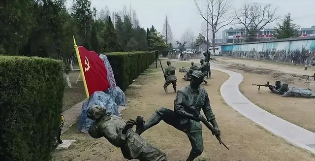 阅兵出现重大失误？导弹挂反、字打错，央视曝真相，涉及82名英烈