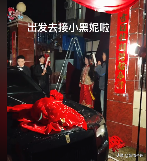 吃相太难看！借着婚礼“捞金”的百万网红小黑妮，终究是自食其果