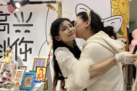 百万网红流浪摊煎饼，狗头萝莉被嫌弃的半生图片