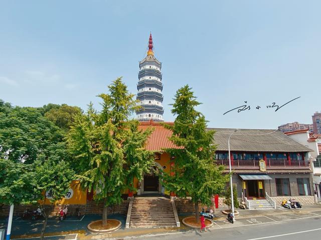 安徽安庆“第一寺”：招牌上竟有“错别字”，多数游客没发现？