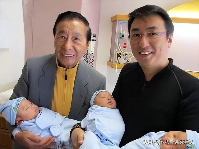 香港四大家族没落：李嘉诚父子撤退，郑裕彤儿子负债李兆基家躺平