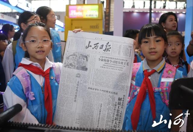 山西晚报小记者探访文博会：墨香里遇传统，智能中品三晋