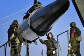 中美俄核弹头数量差距断崖：俄4380枚，美3748枚，中国令人意外图片