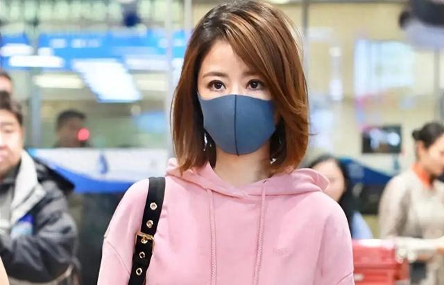 看了林心如的穿搭，我悟了：卫衣不配阔腿裤、短靴，才更洋气减龄