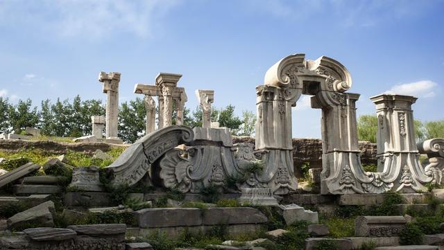 圆明园被烧毁160年后，专家打捞河道时	，挖出一个罕见的文物