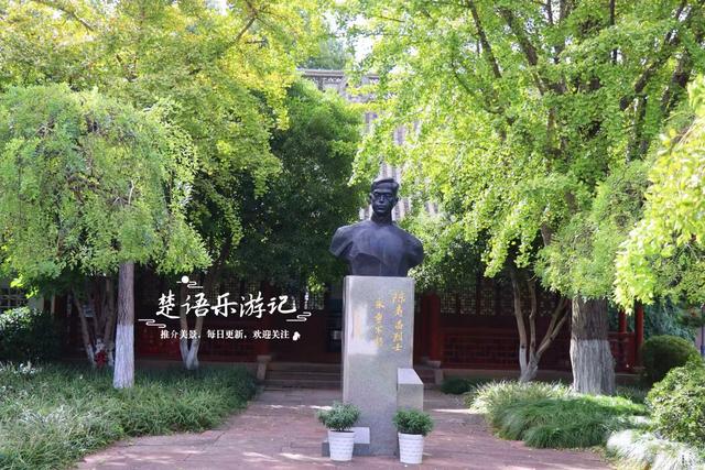宁波镇海居然藏着一个小苏州园林，绿树掩映着亭台楼阁，值得游玩