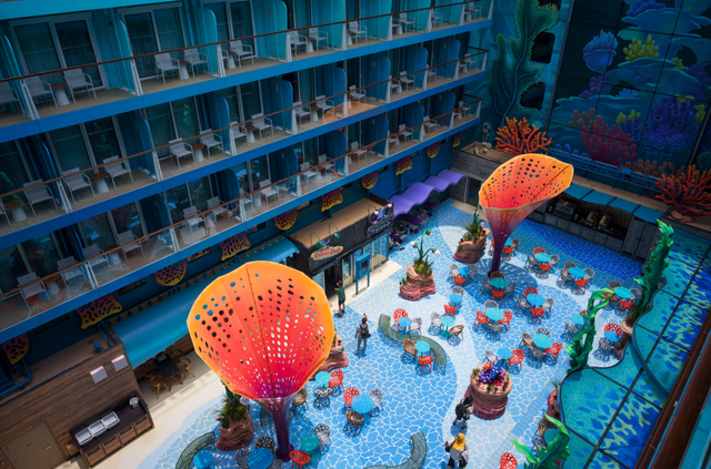 首发！等了一年多终于启航，我坐上了全世界“最快乐”的船