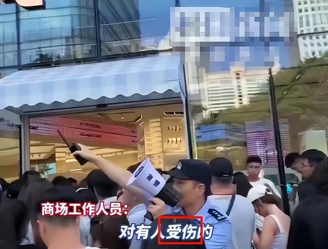 上海某潮牌店前最触目惊心的一幕：病态现象，祸害了多少中国女性