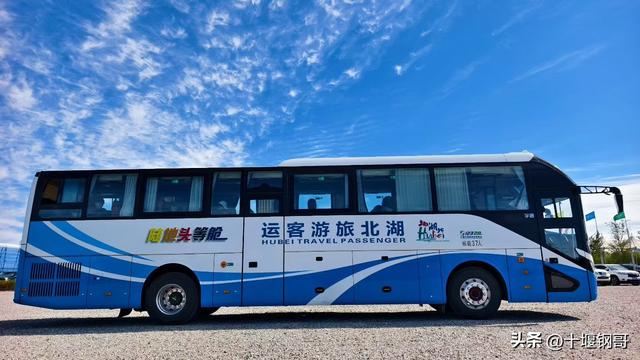 湖北旅游大巴车，无处不在，无论是在新疆，还是在西藏，随处可见
