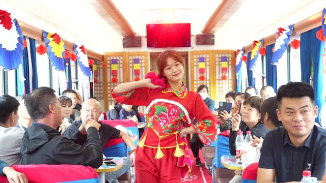 锁定8·17！龙井号民俗旅游专列温情启程，沉浸主题车厢，直达长白山十年之约！