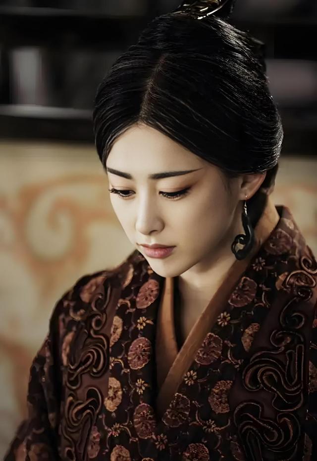 乱世女王：以血还血，在烽火中炼就传奇