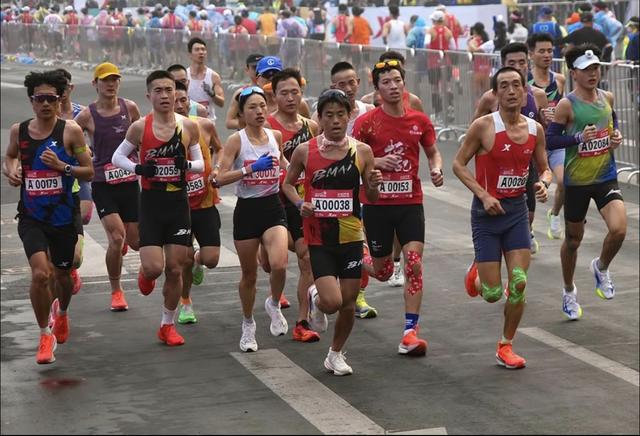 张水华跑完重庆马拉松	，对成绩挺满意，距国际健将认证只差一步
