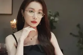 盘点国内“不戴眼镜像路人，一戴眼镜成女神”的女演员图片