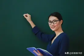 2024年11月退休的山东正高四级、39级薪级女教师，养老金有多少？图片