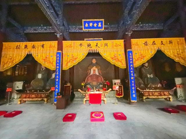 朔州古城全是夯土墙，没有刻意修复，是我看到的最原始的古城墙