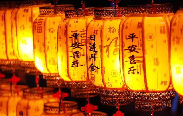 桂林：首届非遗千灯游园，光影艺术璀璨盛宴！