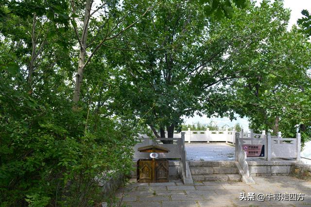 河北百草畔（上）：风动孤石悬险韵，蚁巡深岭蕴生机