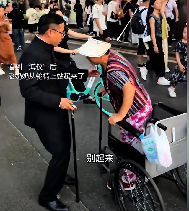 安徽小伙因长相酷似溥仪，接到横店邀约，网友：这叫老天爷赏饭吃