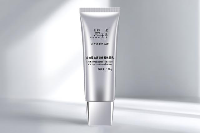 洗面奶大揭秘：洗面奶的正确使用方法与选择，你都做对了吗？