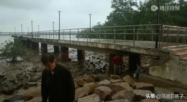 热剧锐评：看顾漫玛丽苏、郭京飞“魔幻东北”，还是央视命题作文