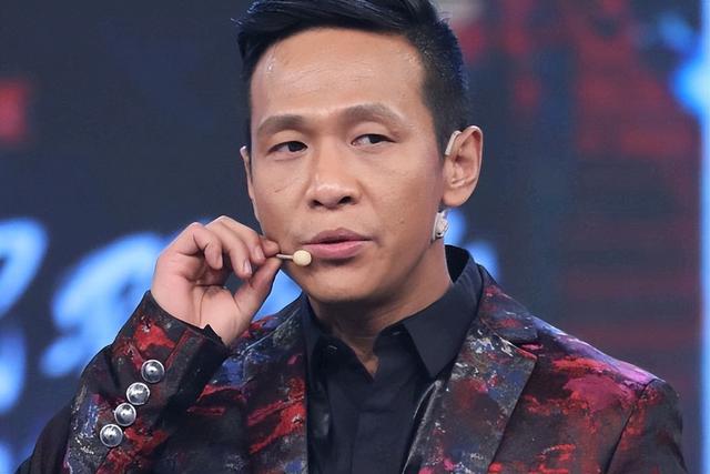 成名后抛弃原配，转身娶女粉丝的宋小宝，再藏不住早就变了的面相