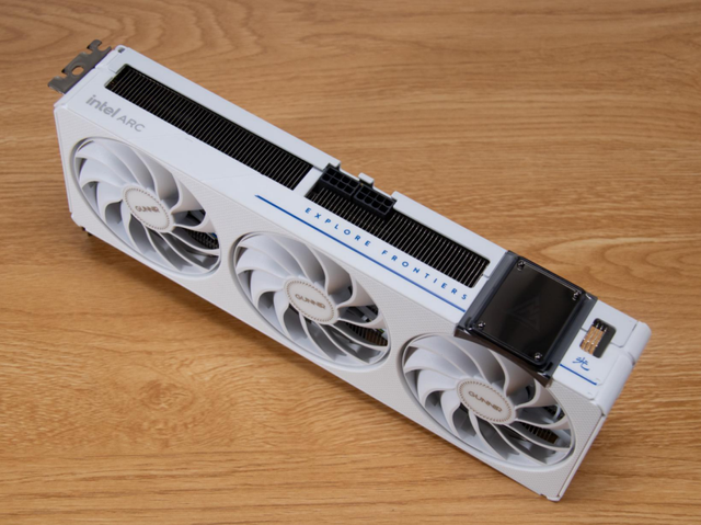 2K游戏显卡新黑马，光之战斗法师来了！蓝戟B580 Photon 12G OC显卡测评