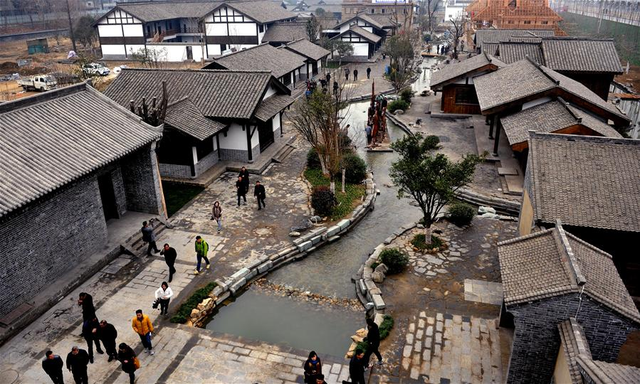 8年烧光50个亿！从人满为患到无人问津，全国古镇为啥批量倒闭？