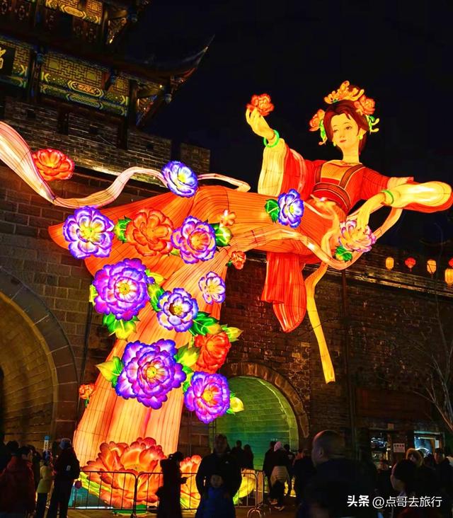 成都免费灯会，亮灯了，流光溢彩，超级漂亮，一派年味！