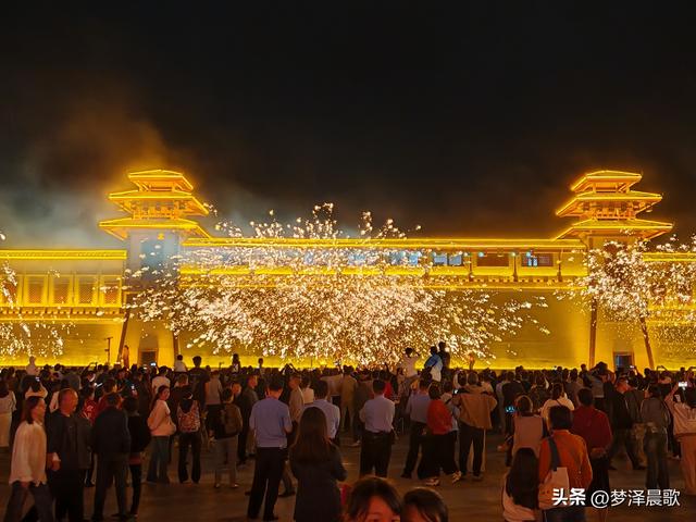 铁火映山河 中俄共华章 云梦国庆夜空中绽放文明对话