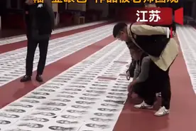 这幅显眼包作品被老师围观图片