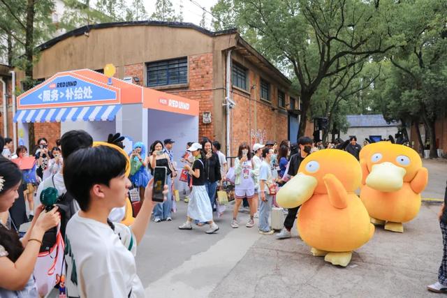 上海市区唯一小岛火了！二次元遇见百年工业记忆，小红书RED LAND书写永不落幕的城市创新