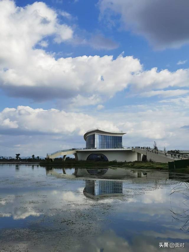 成德同城化 幅员2.6平方公里 集多功能 的广汉山水镇三星湖水色诱人