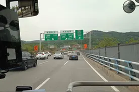 建成三十年的成渝高速公路，最早拉近成渝两地距离图片