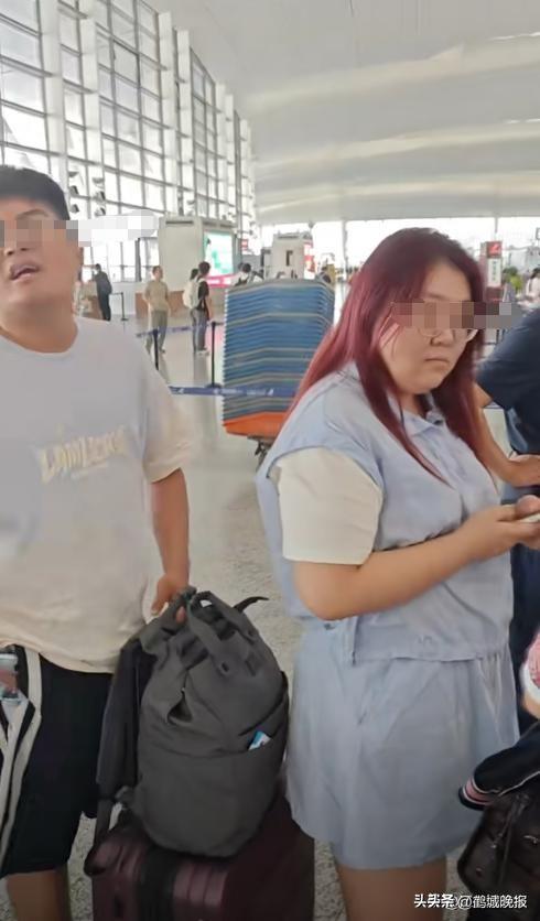 南京机场插队打人女子太离谱！扇人时嚣张跋扈，听到 3500 赔偿当场哭穷
