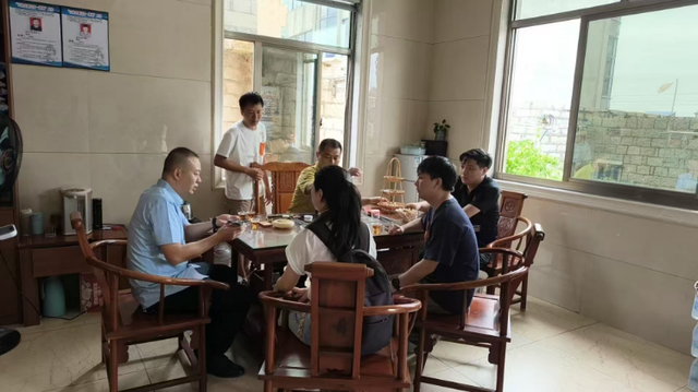 福建湄洲岛海边一名8岁男童被猛浪卷走，28岁江西小伙跳海将其救起，刘吉林：救人这事我能吹一辈子！
