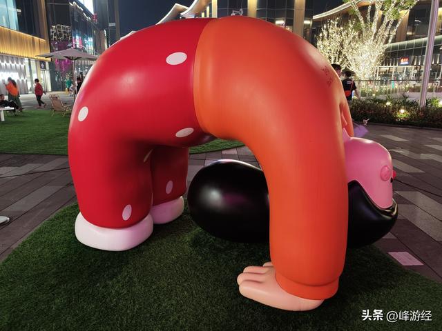 宜宾火车站遇见下腰女孩，美好的行程在欢乐的气氛中开启