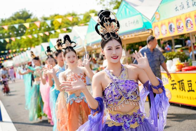 六年，六届！佛山中欧文化周“破圈”生长｜三龙湾观察