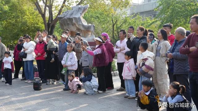 溶洞藏盛景 民俗闹新春 建水燕子洞马年新春文旅活动亮点纷呈