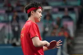 王楚钦出局，赖球拍？图片