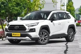 解读丰田RAV4荣放！配2.0L动力+四驱系统！适合家用的紧凑型SUV！图片