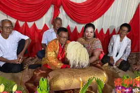 相差26岁！柬埔寨73岁老汉迎娶47岁新娘图片