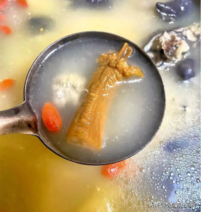 花胶黄芪炖乌鸡汤 2026年花胶黄芪炖乌鸡汤的做法