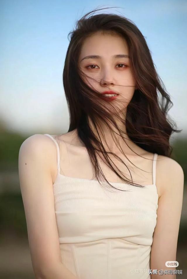 看似「清纯」实则“风骚”的四个短剧女演员，妖艳绝不输“妲己”